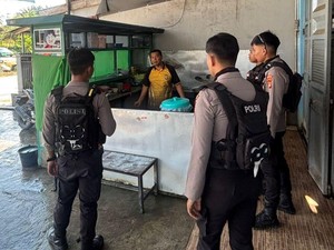 Pria Ngamuk-Rusak Warung Makan di Mamuju gegara Uang Habis Tertipu Loker