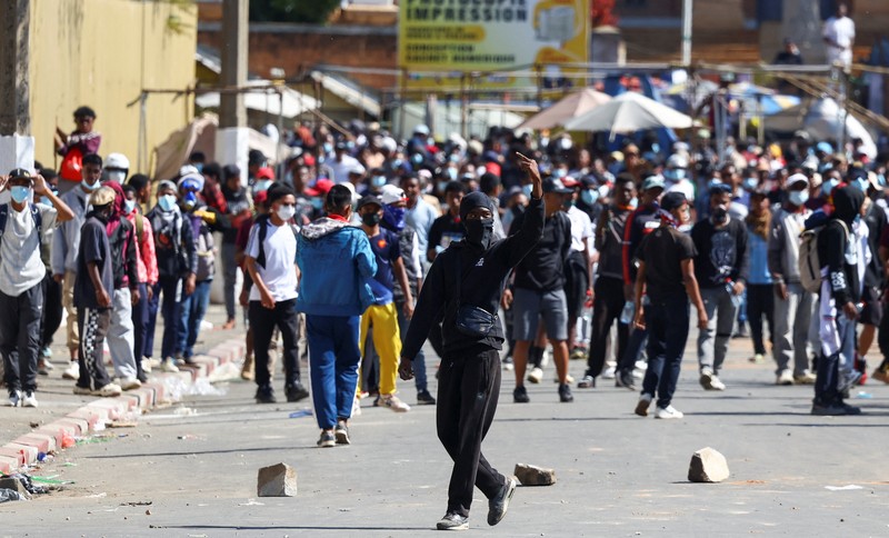 Ricuh demonstrasi di Antananarivo, Madagaskar, Kamis (9/10/2025). (REUTERS/Siphiwe Sibeko) Ricuh demonstrasi di Antananarivo, Madagaskar, Kamis (9/10/2025). (REUTERS/Siphiwe Sibeko)