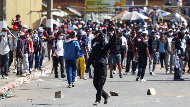Demo Gen Z Madagaskar Memanas, Bentrok Warga Versus Polisi