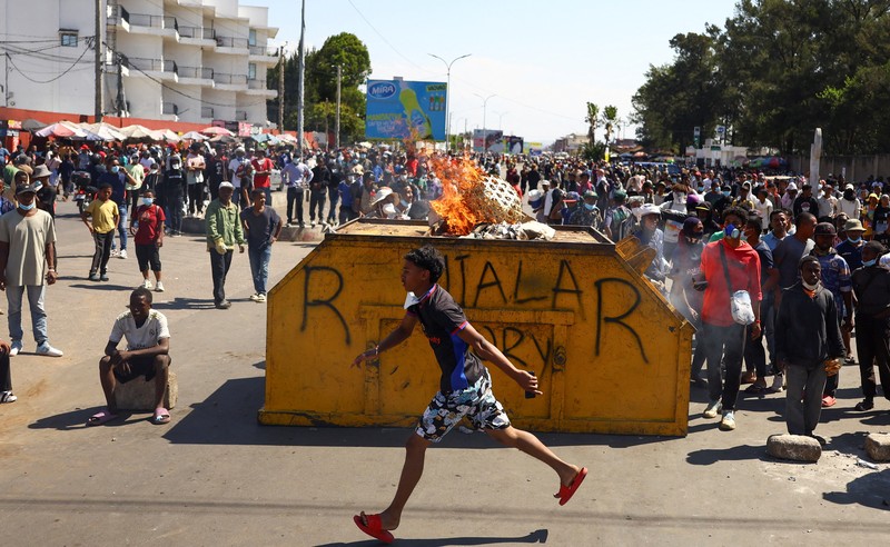 Ricuh demonstrasi di Antananarivo, Madagaskar, Kamis (9/10/2025). (REUTERS/Siphiwe Sibeko) Ricuh demonstrasi di Antananarivo, Madagaskar, Kamis (9/10/2025). (REUTERS/Siphiwe Sibeko)