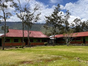 Suara dari Tanah Papua: Guru Terbatas, Ruang Kelas Kurang, hingga Atap Ilalang
