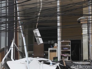 Video: Kondisi Terkini Gedung Farmasi di Pondok Aren yang Meledak Semalam