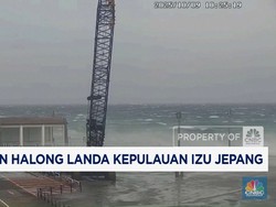 Video: Topan Halong Landa Kepulauan Izu Jepang