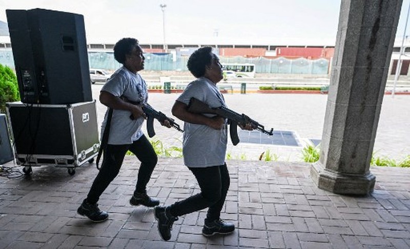 VENEZUELA-US-POLITICS-CONFLICT-MILITARY Members of the Bolivarian National Militia take part in military training in La Guaira, Venezuela on October 8, 2025. (Photo by Juan BARRETO / AFP)