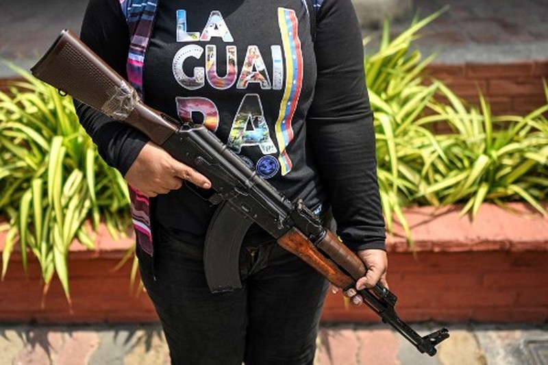 Members of the Bolivarian National Militia take part in military training in La Guaira, Venezuela on October 8, 2025. (Photo by Juan BARRETO / AFP)
