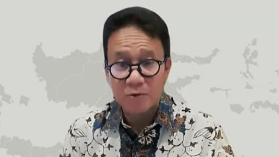 Wakil Ketua Dewan Komisioner Otoritas Jasa Keuangan (OJK), Mirza Adityaswara saat Konferensi Pers Asesmen Sektor Jasa Keuangan dan Kebijakan OJK Hasil RDKB September 2025. (YouTube/OJK)