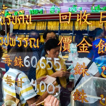 Harga Emas Tembus Rekor, Warga Negara Tetangga RI Serbu Toko Emas