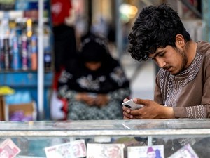 Afghanistan Perketat Kontrol Digital, Akses Media Sosial Dibatasi