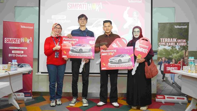 Telkomsel Serahkan Mobil BYD Dolphin ke 13 Pemenang SIMPATI HOKI