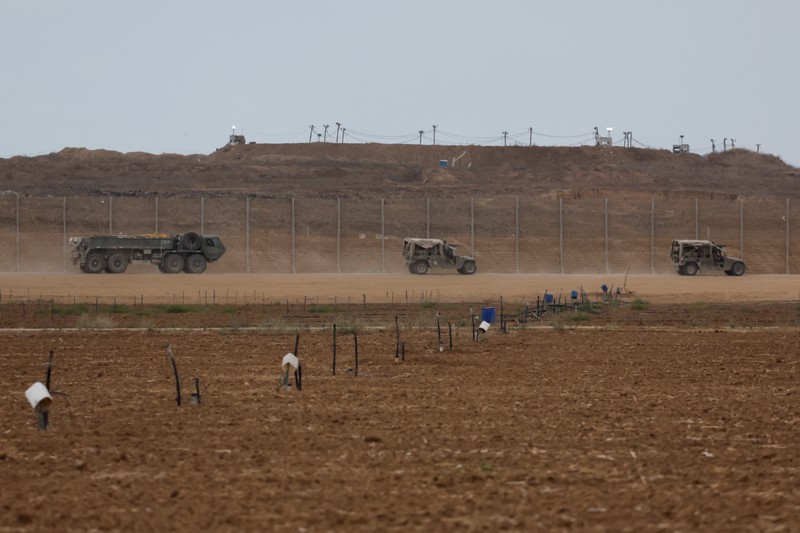 Israel memastikan menarik mundur pasukan militer (IDF) setelah Kabinet Perang Perdana Menteri Benjamin Netanyahu menyetujui gencatan senjata permanen dengan kelompok perlawanan Palestina, Hamas, Jumat (10/10/2025). Israel memastikan menarik mundur pasukan militer (IDF) setelah Kabinet Perang Perdana Menteri Benjamin Netanyahu menyetujui gencatan senjata permanen dengan kelompok perlawanan Palestina, Hamas, Jumat (10/10/2025). (REUTERS/Shir Torem)