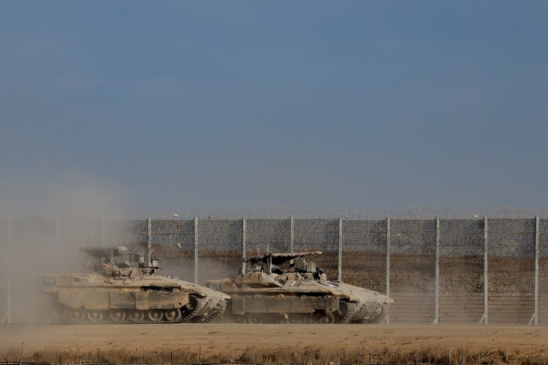 Israel memastikan menarik mundur pasukan militer (IDF) setelah Kabinet Perang Perdana Menteri Benjamin Netanyahu menyetujui gencatan senjata permanen dengan kelompok perlawanan Palestina, Hamas, Jumat (10/10/2025). Israel memastikan menarik mundur pasukan militer (IDF) setelah Kabinet Perang Perdana Menteri Benjamin Netanyahu menyetujui gencatan senjata permanen dengan kelompok perlawanan Palestina, Hamas, Jumat (10/10/2025). (REUTERS/Shir Torem)