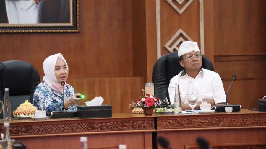 Kepala Badan Meteorologi, Klimatologi, dan Geofisika (BMKG), Dwikorita Karnawati, melakukan audiensi dengan Gubernur Bali, I Wayan Koster, di Kantor Gubernur Bali. Pertemuan ini membahas kondisi cuaca dan iklim terkini di wilayah Provinsi Bali sebagai langkah antisipasi terhadap potensi bencana hidrometeorologi menjelang musim hujan. (BMKG)