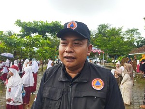 Banjir di Pandeglang Berangsur Surut, Warga Bersihkan Rumah dari Lumpur
