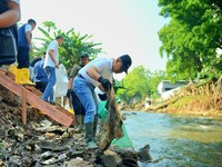Jaga Lingkungan, Grup MIND ID Bantu Konservasi Sungai Cipinang