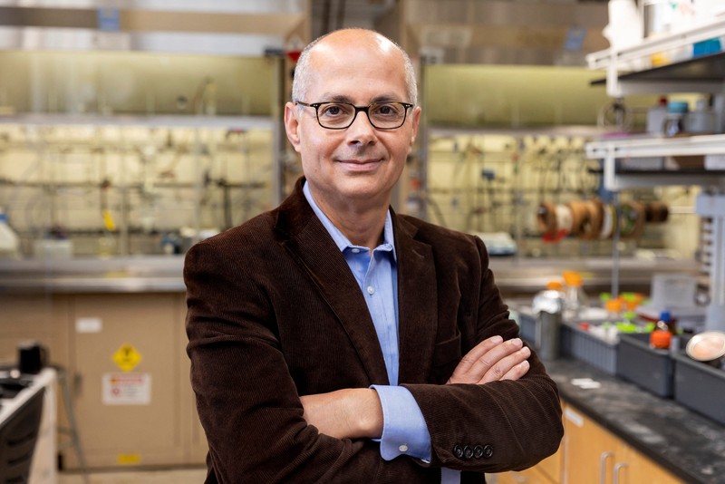 NOBEL-PRIZE/CHEMISTRY UC Berkeley chemistry professor Omar Yaghi poses in his lab at the University of California, Berkeley in Berkeley, California, U.S., in an undated photograph. Yaghi won the 2025 Nobel Prize in Chemistry, alongside Richard Robson of the University of Melbourne and Susumu Kitagawa of Kyoto University, on October 8, 2025. Brittany Hosea-Small/UC Berkeley/Handout via REUTERS. NO RESALES. NO ARCHIVES. THIS IMAGE HAS BEEN SUPPLIED BY A THIRD PARTY