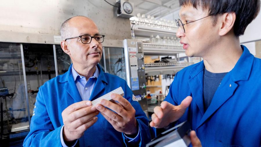 NOBEL-PRIZE/CHEMISTRY UC Berkeley chemistry professor Omar Yaghi poses in his lab at the University of California, Berkeley in Berkeley, California, U.S., in an undated photograph. Yaghi won the 2025 Nobel Prize in Chemistry, alongside Richard Robson of the University of Melbourne and Susumu Kitagawa of Kyoto University, on October 8, 2025. Brittany Hosea-Small/UC Berkeley/Handout via REUTERS. NO RESALES. NO ARCHIVES. THIS IMAGE HAS BEEN SUPPLIED BY A THIRD PARTY
