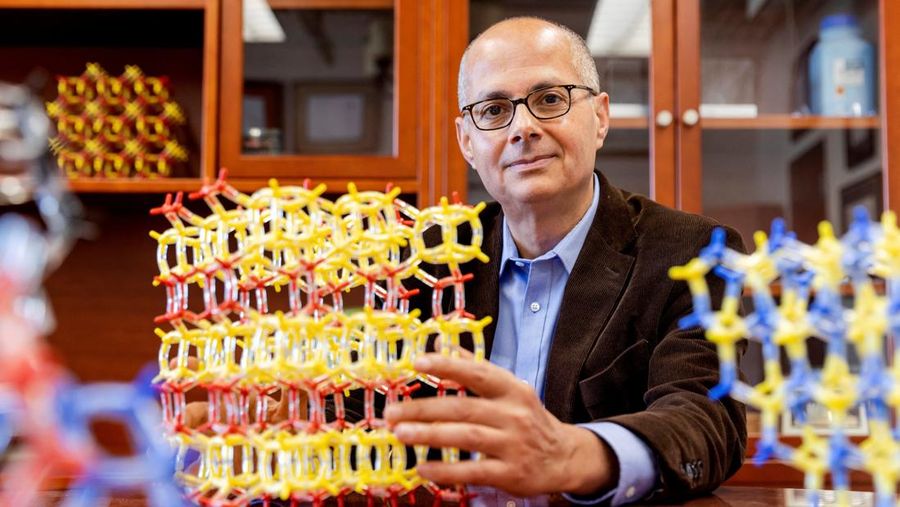 NOBEL-PRIZE/CHEMISTRY UC Berkeley chemistry professor Omar Yaghi poses in his lab at the University of California, Berkeley in Berkeley, California, U.S., in an undated photograph. Yaghi won the 2025 Nobel Prize in Chemistry, alongside Richard Robson of the University of Melbourne and Susumu Kitagawa of Kyoto University, on October 8, 2025. Brittany Hosea-Small/UC Berkeley/Handout via REUTERS. NO RESALES. NO ARCHIVES. THIS IMAGE HAS BEEN SUPPLIED BY A THIRD PARTY