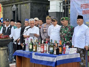 1.038 Botol Miras Hasil Operasi Gabungan di Wonosobo Berhasil Dimusnahkan