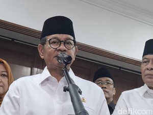 Pramono Soroti Bus Transjakarta Parkir Sembarangan di Blok M