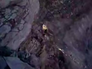 Pemandu Pendakian Nekat Turun ke Kawah Gunung Agung demi Ambil HP