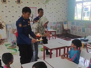Petugas Damkar di Lampung Diminta untuk Beri Kejutan Ulang Tahun