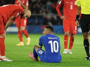 Deschamps Dikritik Terlalu Anak Emaskan Mbappe