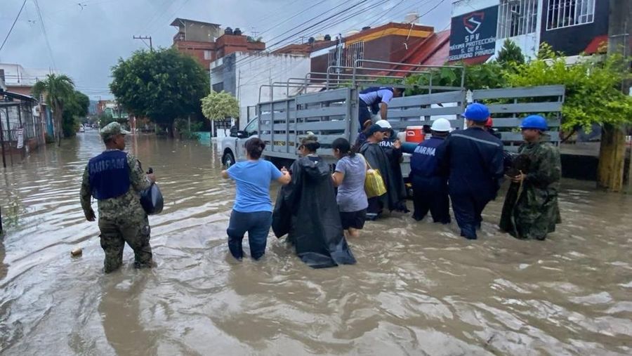 Banjir bandang dan angin kencang terjang Meksiko, Jumat (10/10/2025). (Tangkapan layar X@Claudiashein)