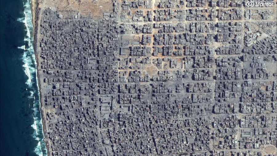 Citra satelit menunjukkan gambaran umum bangunan-bangunan yang hancur di Rafah, 10 Oktober 2025. (via REUTERS/Satellite image ©2025 Vantor)