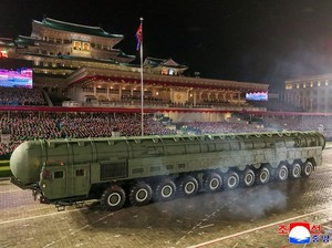 Korut Gelar Parade Militer, Pamerkan Rudal Antarbenua Terbaru