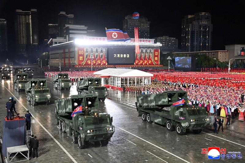 Parade militer merayakan ulang tahun ke-80 berdirinya Partai Buruh Korea (WPK) yang berkuasa, di Pyongyang, Korea Utara, dalam foto yang dirilis, Sabtu (11/10/2025). Pemimpin Korea Utara Kim Jong Un memamerkan rudal balistik antar benua (Intercontinental Ballistic Missile/ICBM). Parade militer merayakan ulang tahun ke-80 berdirinya Partai Buruh Korea (WPK) yang berkuasa, di Pyongyang, Korea Utara, dalam foto yang dirilis, Sabtu (11/10/2025). Pemimpin Korea Utara Kim Jong Un memamerkan rudal balistik antar benua (Intercontinental Ballistic Missile/ICBM). (via REUTERS/KCNA)