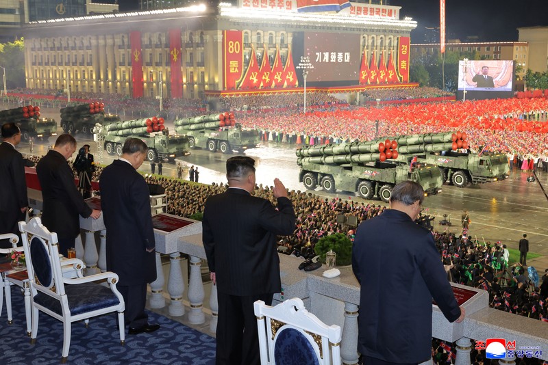 Parade militer merayakan ulang tahun ke-80 berdirinya Partai Buruh Korea (WPK) yang berkuasa, di Pyongyang, Korea Utara, dalam foto yang dirilis, Sabtu (11/10/2025). Pemimpin Korea Utara Kim Jong Un memamerkan rudal balistik antar benua (Intercontinental Ballistic Missile/ICBM). Parade militer merayakan ulang tahun ke-80 berdirinya Partai Buruh Korea (WPK) yang berkuasa, di Pyongyang, Korea Utara, dalam foto yang dirilis, Sabtu (11/10/2025). Pemimpin Korea Utara Kim Jong Un memamerkan rudal balistik antar benua (Intercontinental Ballistic Missile/ICBM). (via REUTERS/KCNA)