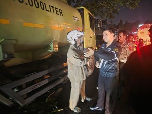 Pemotor Tewas Usai Bertabrakan dengan Truk Tangki CPO di Jambi