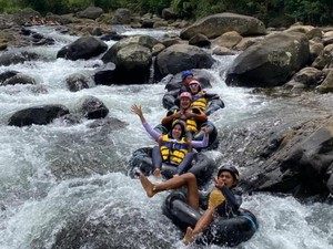 Petualangan Seru Sambil Uji Adrenalin di River Tubing Cadas Ngampar