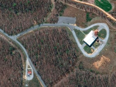 Pabrik Bahan Peledak Terbakar, 16 Orang Tewas