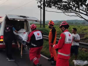 Hiace dan Tronton Adu Banteng di Jalan Daendels Purworejo, 2 Tewas