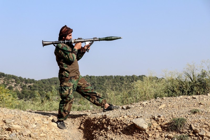 Pasukan Taliban Afghanistan melancarkan serangan bersenjata terhadap tentara Pakistan di sepanjang perbatasan bersama mereka. (Sanaullah SEIAM/AFP)