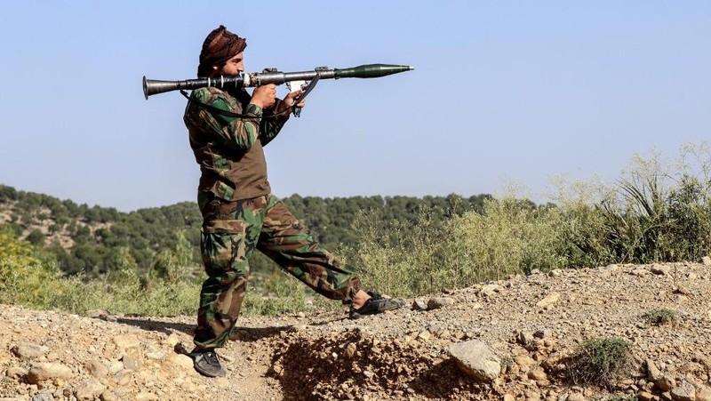 Pasukan Taliban Afghanistan melancarkan serangan bersenjata terhadap tentara Pakistan di sepanjang perbatasan bersama mereka. (Sanaullah SEIAM/AFP)