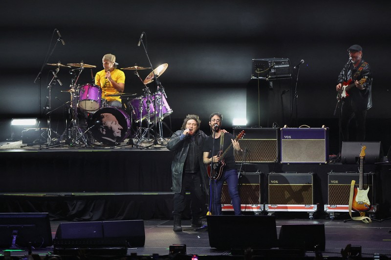 Presiden Argentina Javier Milei mencuri perhatian dunia setelah menggelar konser rock spektakuler dalam rangka peluncuran bukunya yang berjudul “The Construction of the Miracle”, Senin (6/10/2025). (REUTERS/Agustin Marcarian)