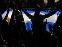 Presiden Argentina Javier Milei mencuri perhatian dunia setelah menggelar konser rock spektakuler dalam rangka peluncuran bukunya yang berjudul The Construction of the Miracle, Senin (6/10/2025). (REUTERS/Agustin Marcarian)