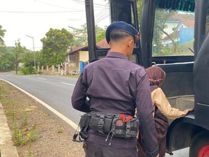 Brimob Polda Jabar Hadirkan Bus Sekolah Gratis untuk Pelajar di Tasik