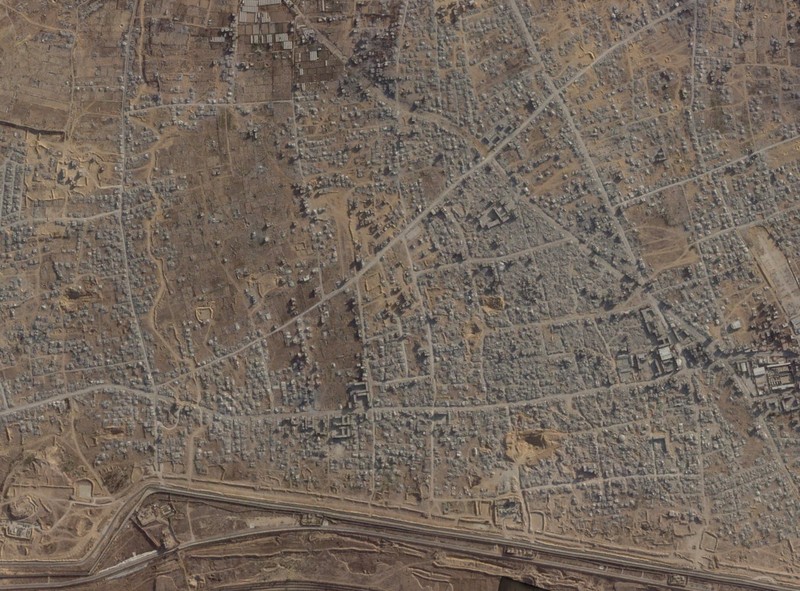 Dua tahun setelah konflik antara Israel dan Hamas pecah pada 7 Oktober 2023, citra satelit mengungkap kehancuran ekstensif di Jalur Gaza, Senin (13/10/2025). Dua tahun setelah konflik antara Israel dan Hamas pecah pada 7 Oktober 2023, citra satelit mengungkap kehancuran ekstensif di Jalur Gaza, Senin (13/10/2025). (via REUTERS/PLANET LABS PBC)
