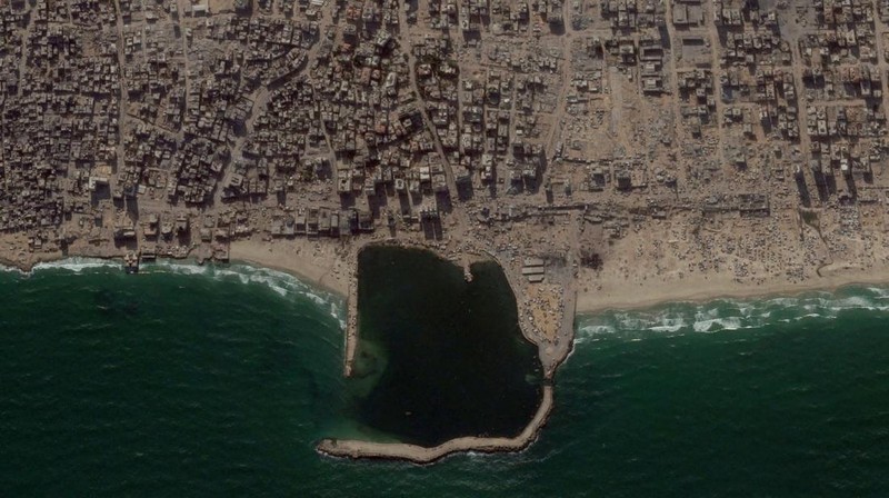 Dua tahun setelah konflik antara Israel dan Hamas pecah pada 7 Oktober 2023, citra satelit mengungkap kehancuran ekstensif di Jalur Gaza, Senin (13/10/2025). (via REUTERS/PLANET LABS PBC)