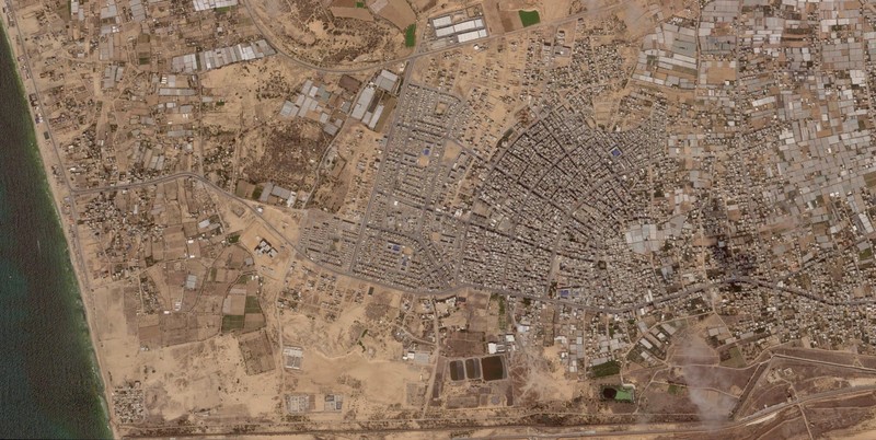 Dua tahun setelah konflik antara Israel dan Hamas pecah pada 7 Oktober 2023, citra satelit mengungkap kehancuran ekstensif di Jalur Gaza, Senin (13/10/2025). Dua tahun setelah konflik antara Israel dan Hamas pecah pada 7 Oktober 2023, citra satelit mengungkap kehancuran ekstensif di Jalur Gaza, Senin (13/10/2025). (via REUTERS/PLANET LABS PBC)