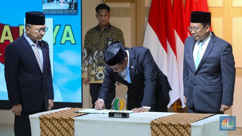 Kepala Bapanas Andi Amran Sulaiman saat acara serah terima jabatan (sertijab) di Kantor Bapanas, Jakarta, Senin (13/10/2025). (CNBC Indonesia/Faisal Rahman)