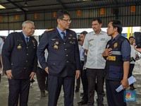 Sidak Pelabuhan Tanjung Priok, Purbaya Langsung Bongkar Kontainer