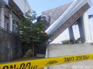 Teras Kantor Pemerintahan Brebes Ambruk Tak Kunjung Diperbaiki, Ini Alasannya