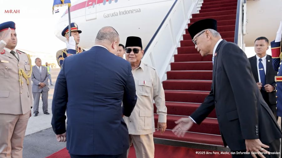 Presiden Prabowo Subianto tiba di Mesir untuk menghadiri KTT Perdamaian Sharm El Sheik. (Tangkapan Layar Youtube/Sekretariat Presiden)