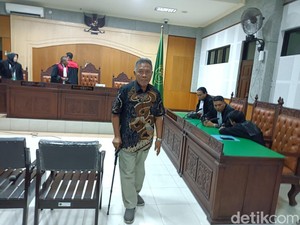 Hakim MA Sunat Hukuman 2 Terdakwa Korupsi Lombok City Center Jadi 5 Tahun