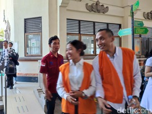 Senyum Pasutri Penjual Sayur Usai Dituntut 9 Bulan Bui