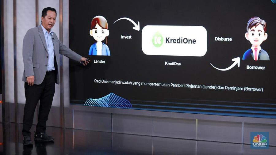 CEO Kredione, Kuseryansyah menyampaikan paparan dalam Road to CNBC Indonesia Awards 2025 di Jakarta, Selasa (14/10/2025). (CNBC Indonesia/Muhammad Sabki)